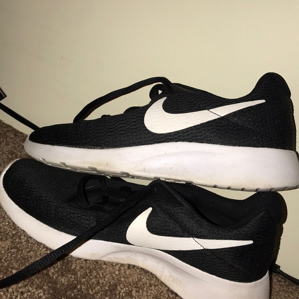 Black Nike Shoes